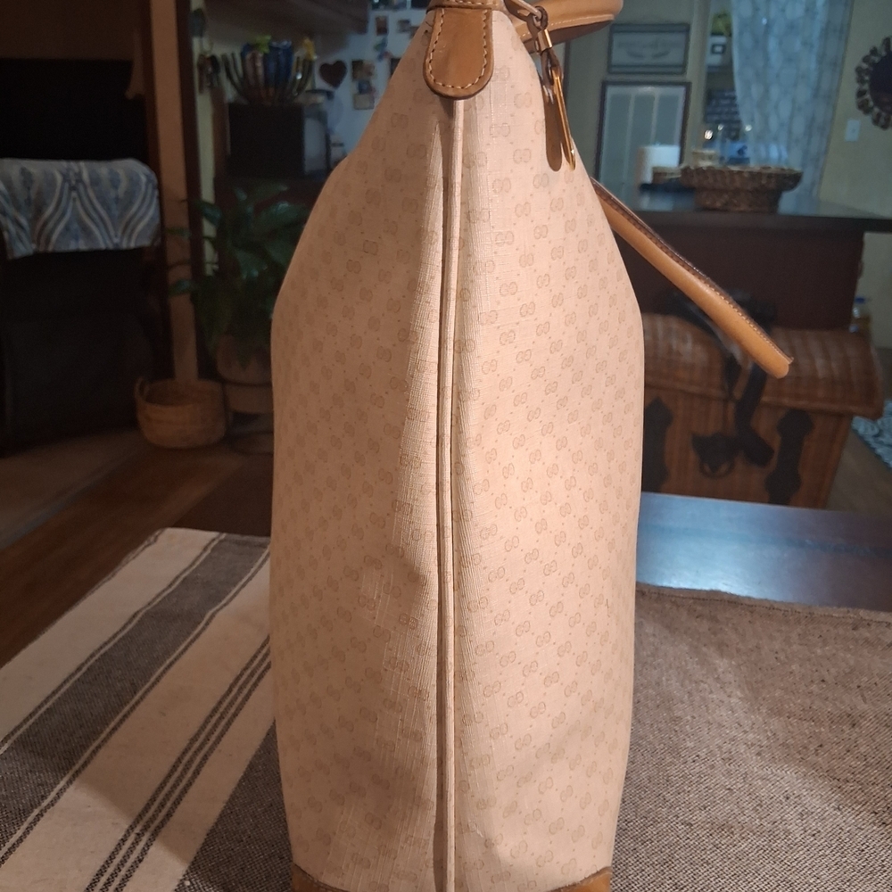 Elegant Cream Tote Bag - Picture 4 of 16